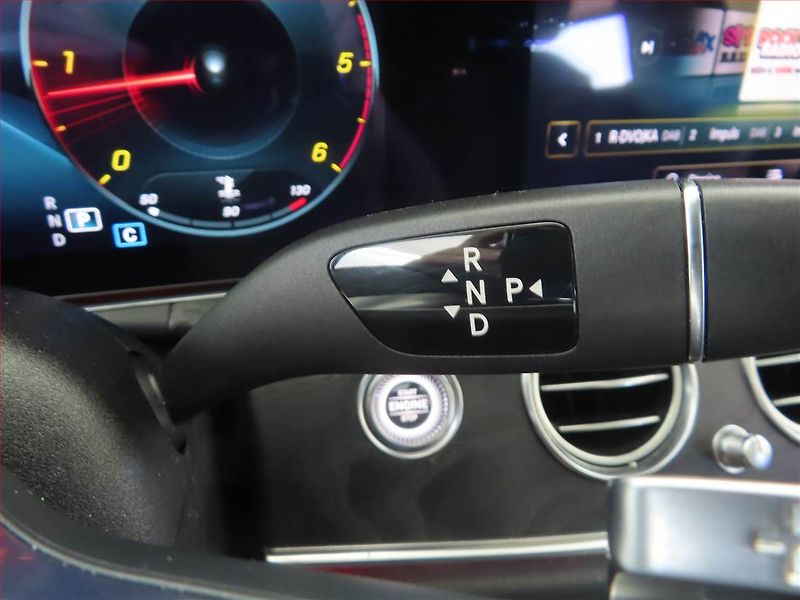 Mercedes-Benz Třídy E (2021) E 220 d 4MATIC - fotka 13 z 17