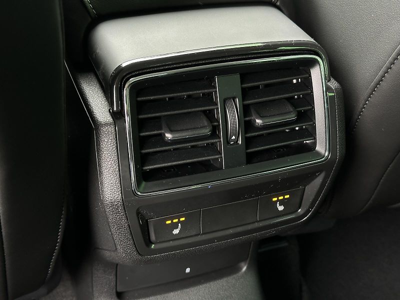 Škoda Karoq 2.0TDi DSG 4x4 150PS Matrix-LE - fotka 39 z 45