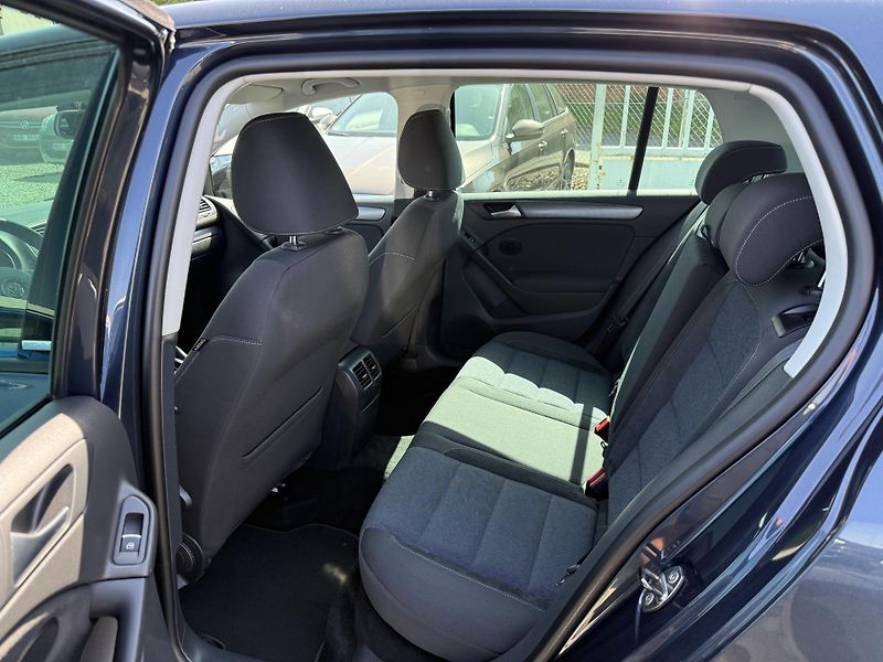 Volkswagen Golf 1.2 TSI STYLE - fotka 9 z 13