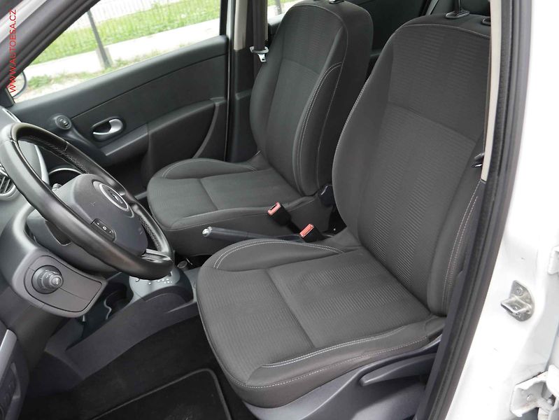 Renault Clio (2009) 1.6i, AT, navi, AC - fotka 9 z 14