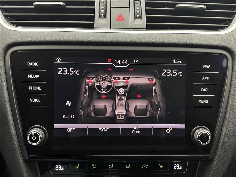 Škoda Octavia 2,0 LED STYLE NAVI KEYLESS CZ - fotka 23 z 42