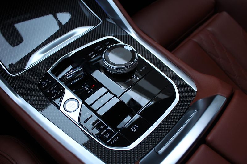 BMW X6 M60i xDrive, 390kW - fotka 14 z 27