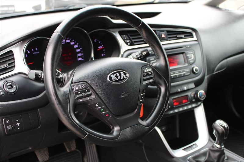 Kia Ceed 1,6 CRDi  ČR,COMFORT PLUS - fotka 25 z 31