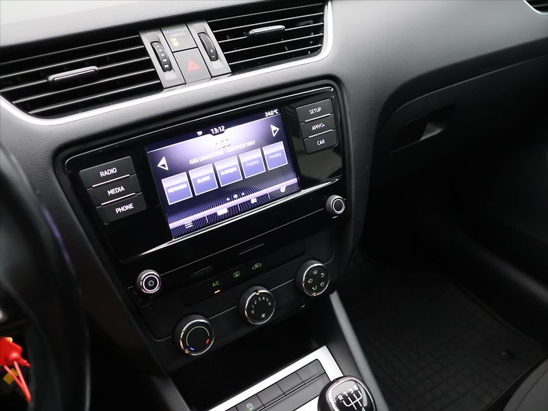 Škoda Octavia 1,6 TDI 85kW CZ Ambition DPH - fotka 19 z 30