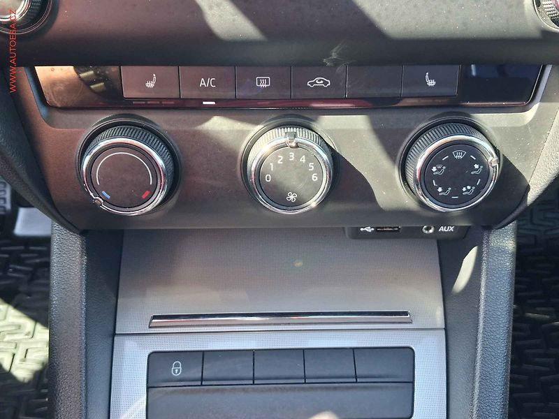 Škoda Octavia (2014) 1.6 TDi, ČR, STK8/28 - fotka 14 z 18