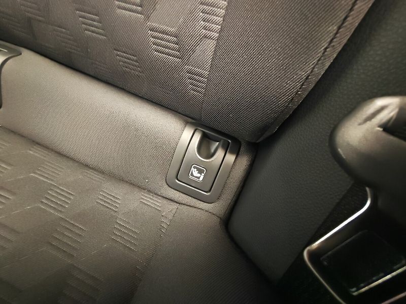 Toyota Yaris 1.5 Hybrid Comfort - fotka 14 z 29
