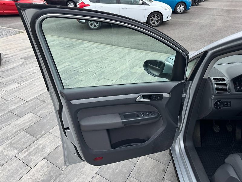 Volkswagen Touran (2012) Trendline 1.6 TDI 77kW - fotka 9 z 31
