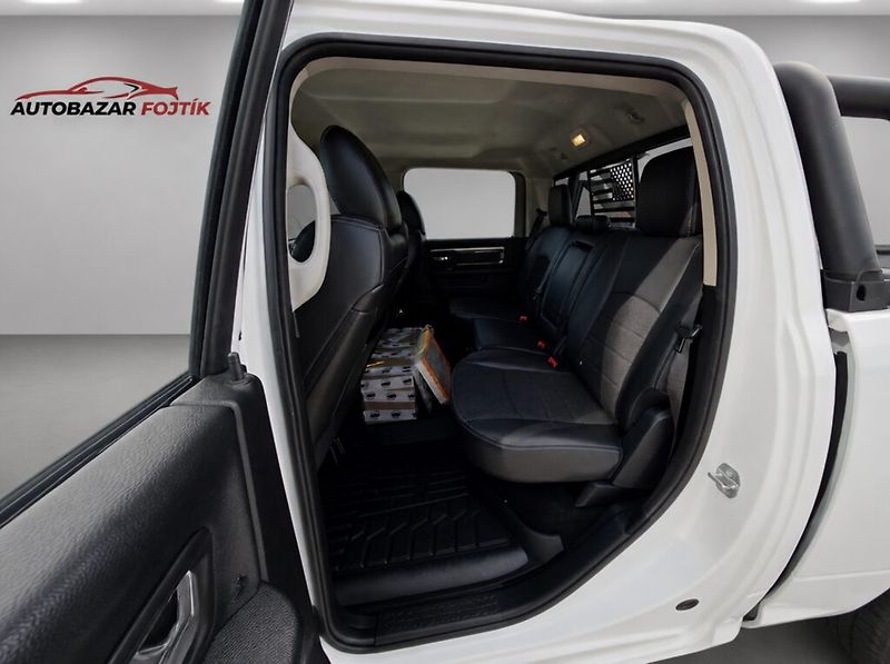 Dodge RAM 1500 (2018) 5.7 HEMI V8 Sport Crew Cab 4×4 - fotka 12 z 24