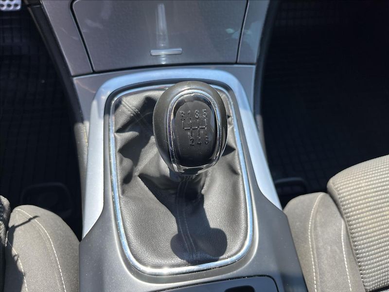 Opel Insignia 1,6 CDTi KLIMA ROZVODY SERVIS - fotka 20 z 37
