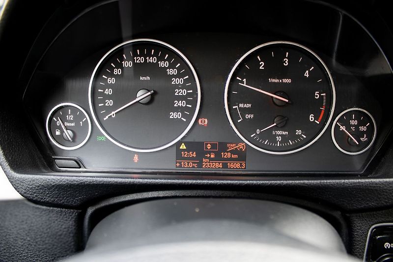 BMW Řada 3 Nebourané, pravidelně servis - fotka 14 z 36