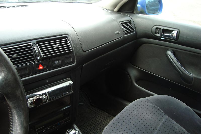 Volkswagen Golf (1998) 1.9 TDi,81 kw - fotka 31 z 35