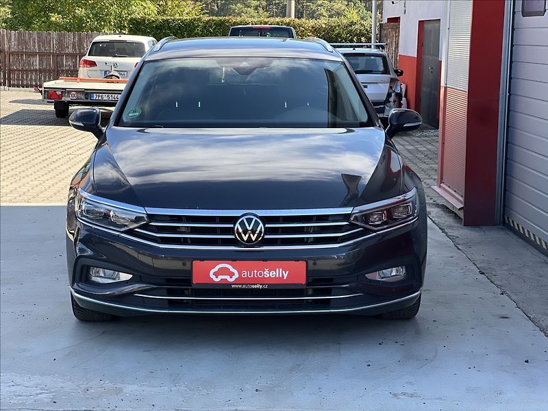 Volkswagen Passat 2,0 TDi DSG ELEGANCE MATRIX - fotka 8 z 32