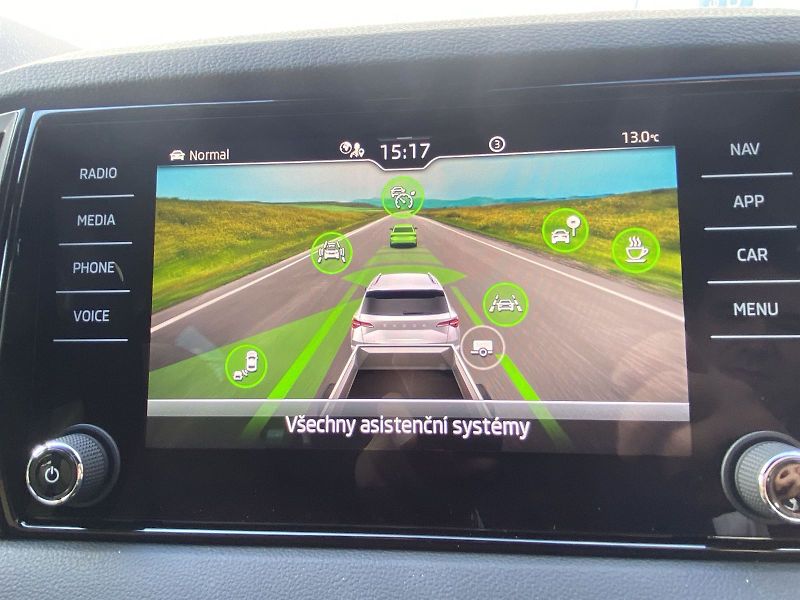 Škoda Karoq (2025) 1,5 TSI 110 kW DSG Sportline - fotka 13 z 26