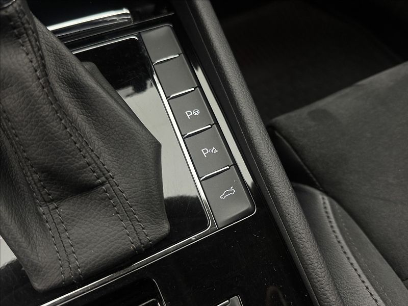 Škoda Superb 2,0 DSG STYLE+ CANTON DPH ČR - fotka 26 z 38
