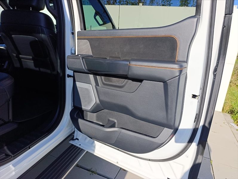 Ford F-150 3,5 Platinum Hybrid 360 kamera - fotka 25 z 43