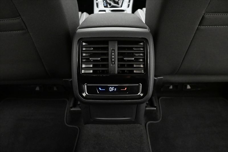 Volkswagen Passat 2,0 TDI 110 kW DSG Business Zá - fotka 22 z 32