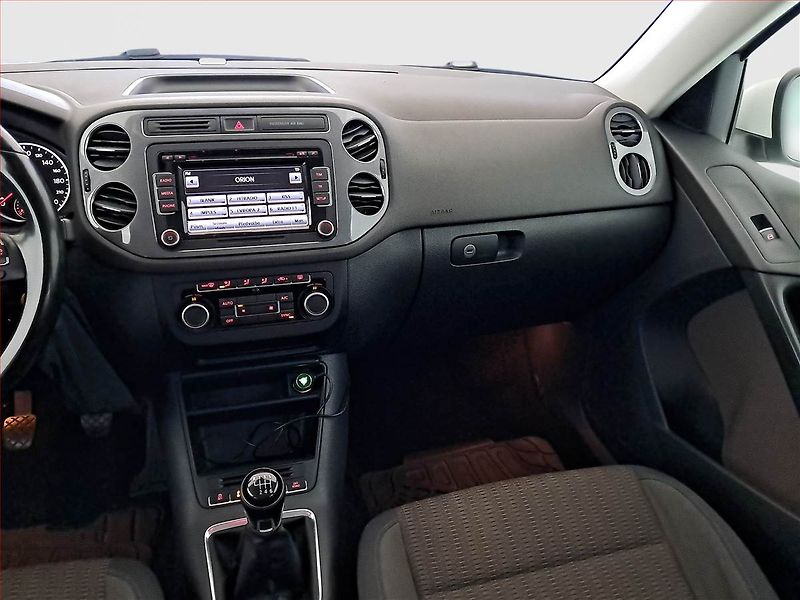 Volkswagen Tiguan (2013) 2.0 TDI, 4X4, Serv.kniha - fotka 8 z 17