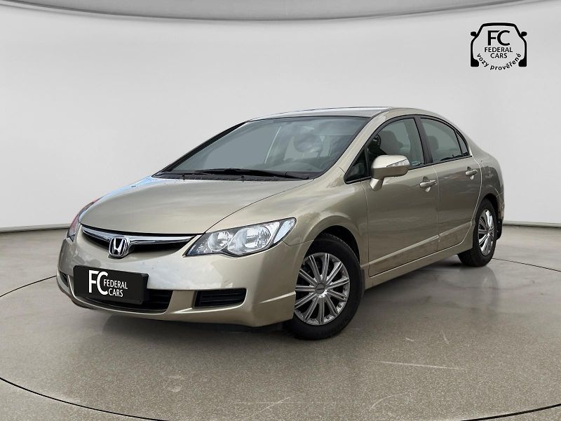 Honda Civic 8. gen 1.8 LS - fotka 1 z 21