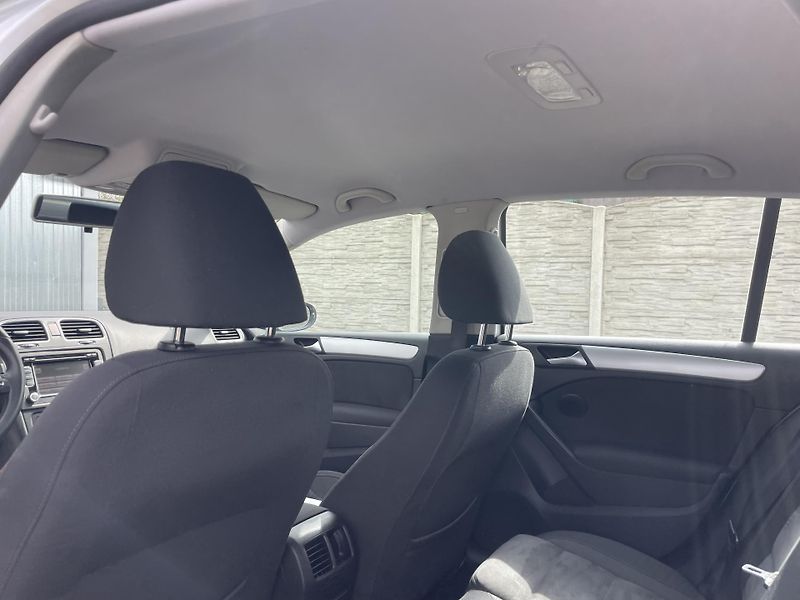 Volkswagen Golf 1.6TDi 105PS  6 HIGHLINE TOP!! - fotka 110 z 176