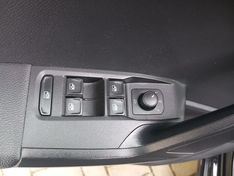 Seat Ibiza (2022) 1.MAJ. SERVISKA  ODPOČET ! - fotka 13 z 42