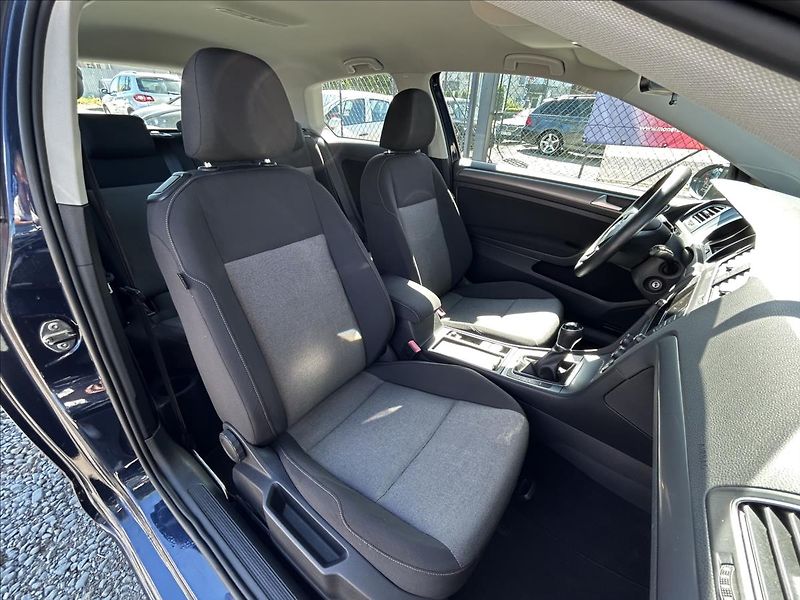 Volkswagen Golf 1,2 TSi  P+Z Senzory,Klimatiza - fotka 27 z 43
