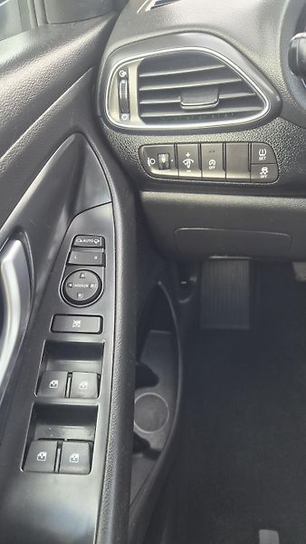 Hyundai i30 1.6CRDi 1.maj CZ záruka DPH - fotka 18 z 21