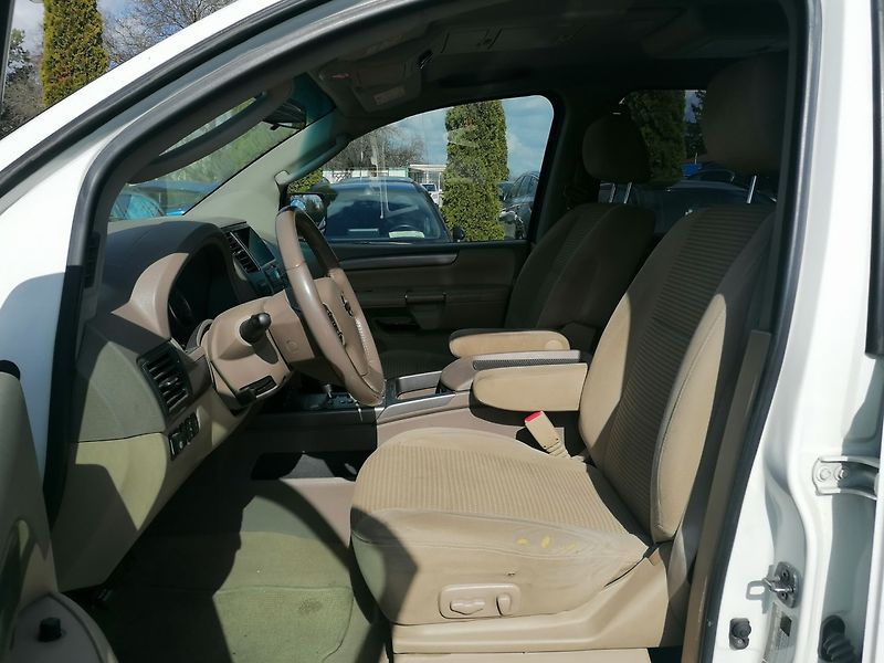 Nissan Armada (2008) 5.6 V8 SE LPG 7-míst - fotka 9 z 22