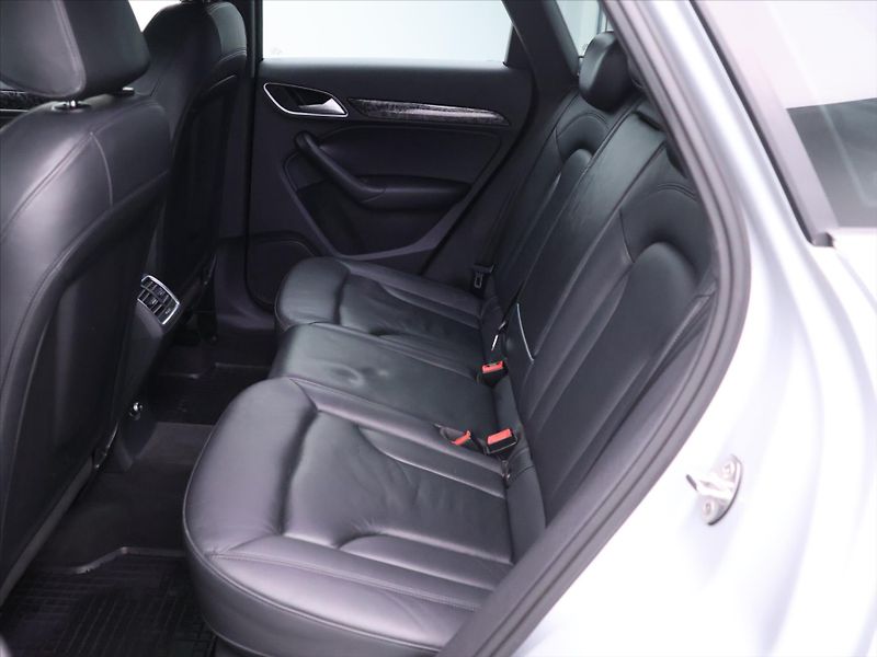 Audi Q3 2,0 TDi 130kW Quattro - fotka 13 z 31