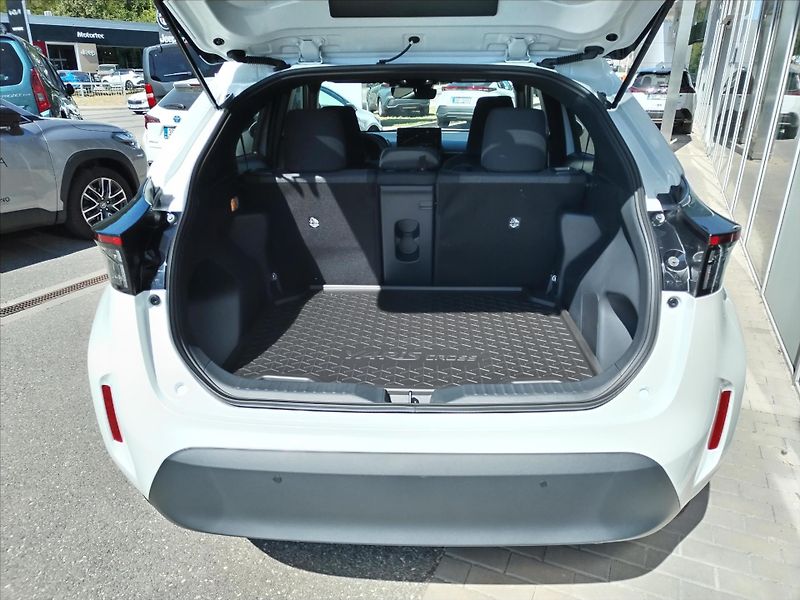 Toyota Yaris Cross 1,5 HEV e-CVT  STYLE FWD 116k - fotka 11 z 12