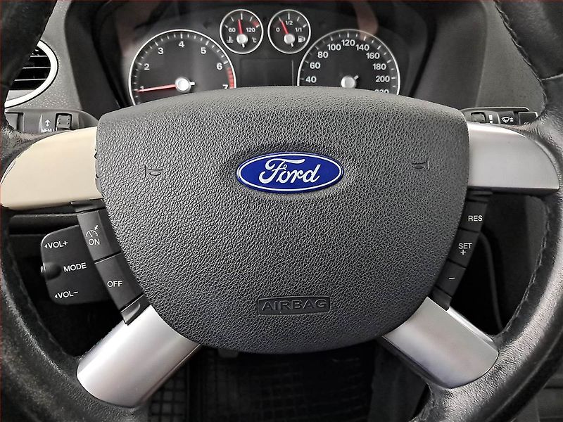 Ford Focus (2007) 1.6 16V, po STK, zamluveno - fotka 13 z 17