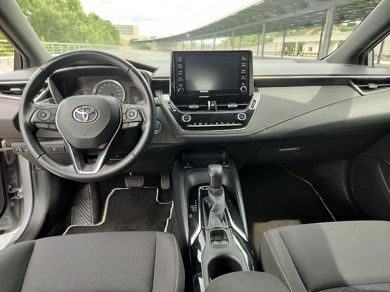 Toyota Corolla 1.8 hybrid business, navigace - fotka 12 z 29