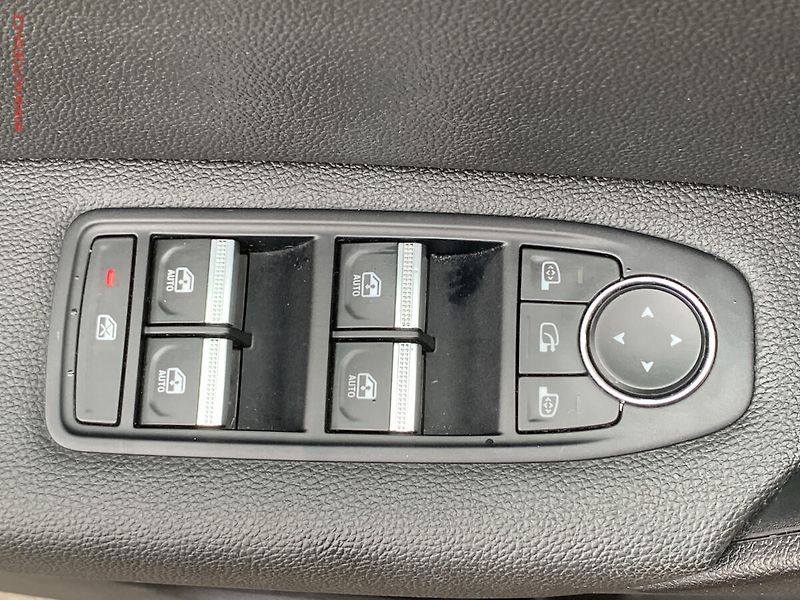 Renault Captur (2021) 1.3 TCe, ČR, AT, navi, LED - fotka 20 z 22