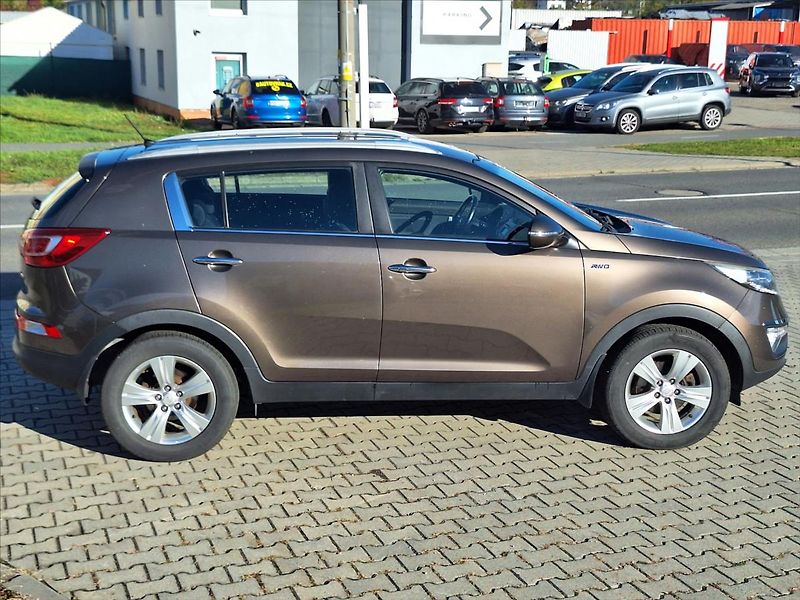 Kia Sportage 2,0 CRDI  Comfort Plus 4X4 CZ - fotka 7 z 15