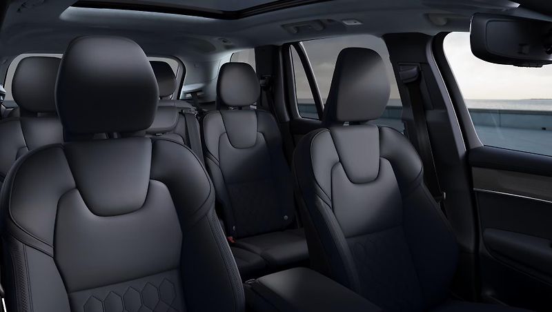 Volvo XC90 (2026) B5 AWD PLUS DARK+4 ROKY ZÁRUKA - fotka 19 z 20