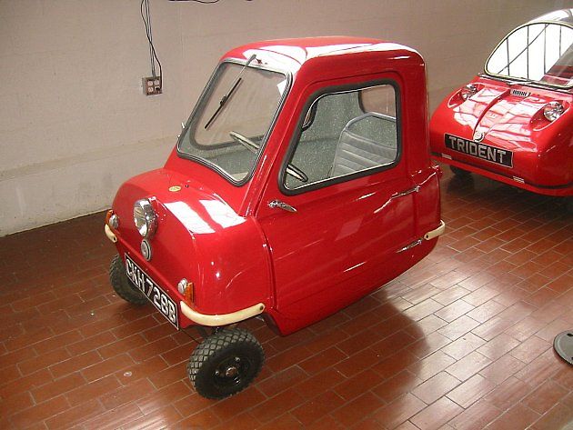 Peel P50, v roce 2010 bylo zapsáno do Guinessovy knihy rekordů jako nejmenší sériově vyrobené auto., zdroj: Wikimedia Commons, Philip (flip) Kromer, CC BY-SA 3.0