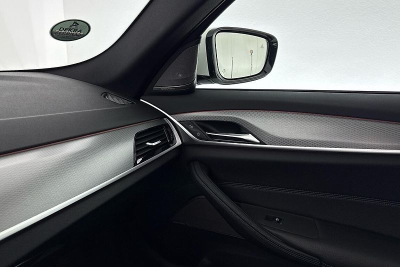 BMW Řada 5 540i xDrive - fotka 17 z 26