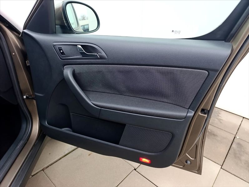 Škoda Yeti 1,6 TDi Navi Klima Tempomat - fotka 24 z 34