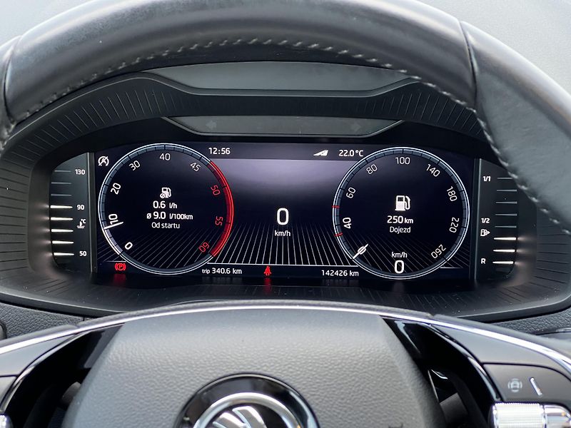 Škoda Karoq 2.0TDI 110kW Style+ Panoram TZ - fotka 11 z 28