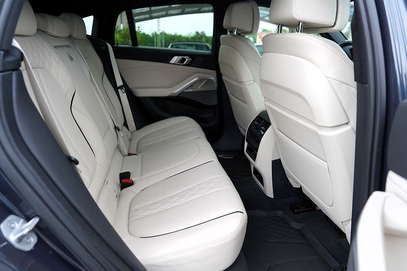 BMW X6 M50i xDrive Lasery, ČR, 530PS - fotka 36 z 48