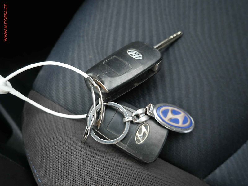 Hyundai Elantra (2011) 1.6i 16V, ČR, AC, tempo - fotka 17 z 17