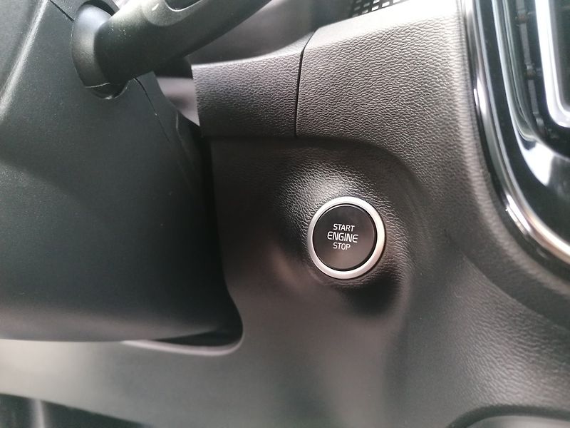 Volvo XC40 (2022) 1.5 T3 R-DESIGN Aut. - fotka 25 z 35