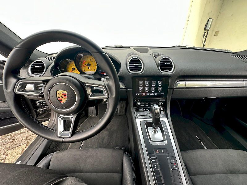 Porsche Cayman (2022) 718 220kW - fotka 5 z 22