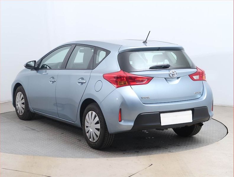 Toyota Auris (2013) 1.3 Dual VVT-i - fotka 4 z 14