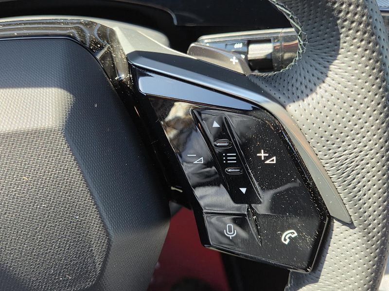 Peugeot 3008 (2025) GT Hybrid e-DCS 145  - fotka 28 z 31