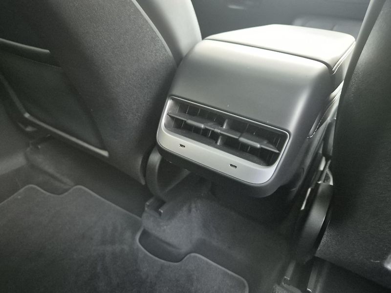 Tesla Model Y LONG RANGE DUAL MOTOR TZ 91,0% - fotka 44 z 50