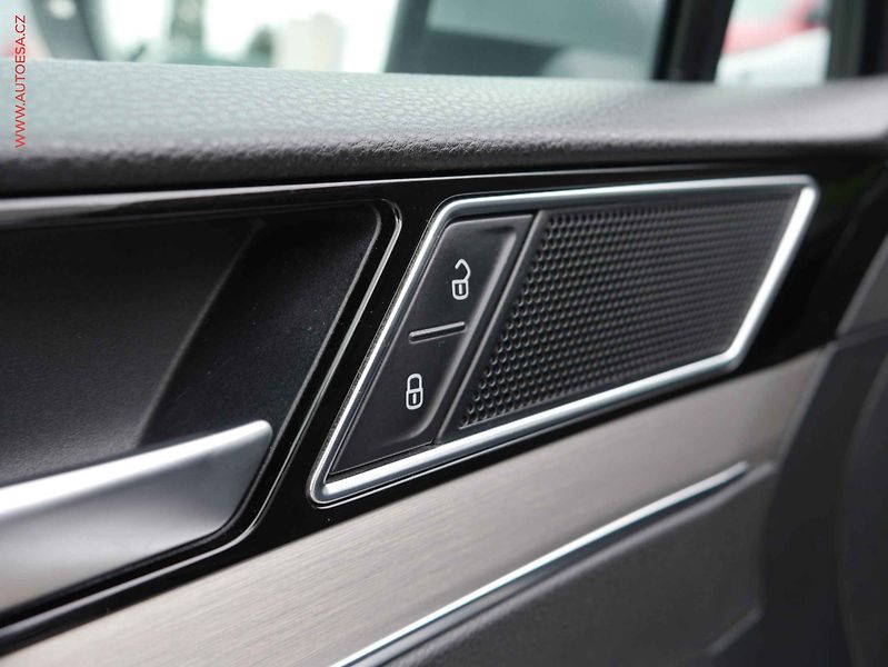 Volkswagen Passat (2018) 2.0TDi, ČR, AC, tempo, park - fotka 13 z 25