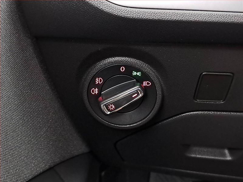 Seat Leon (2018) 1.6 TDI, Serv.kniha, Navi - fotka 15 z 16