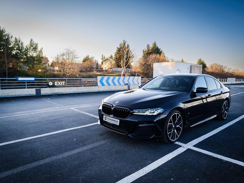 BMW Řada 5 M550i xDrive, DPH, SEDAN - fotka 26 z 46
