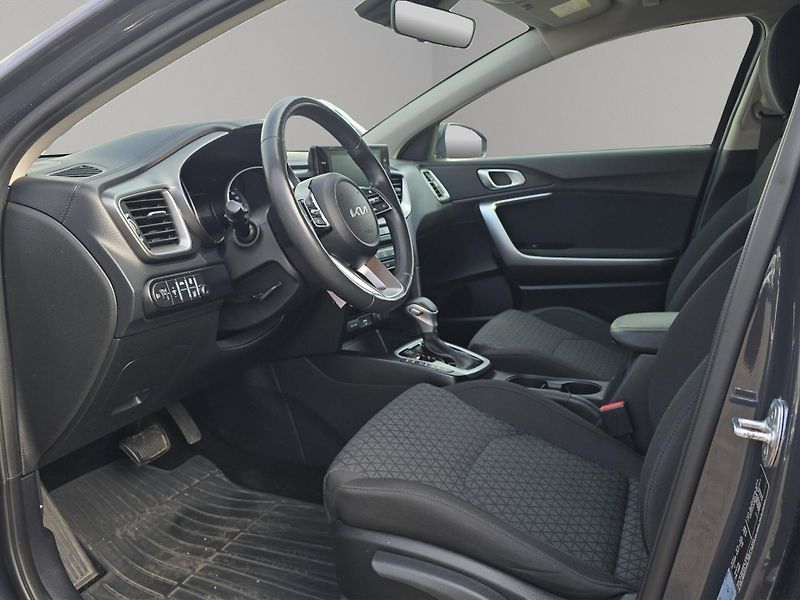 Kia Ceed (2022) Spin 1.5T-GDi 117kW A/T, Serv. - fotka 23 z 25