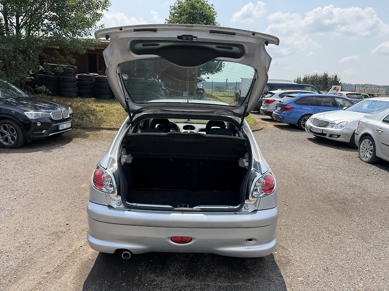 Peugeot 206 1.4i - fotka 9 z 21
